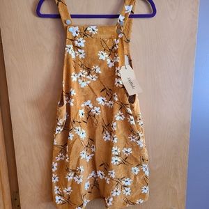 Listicle small floral jumper NWT